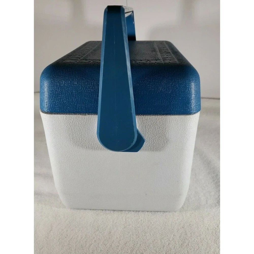 Rubbermaid Sport Cooler 6 Vintage White Blue with Handle Fishing Collectible